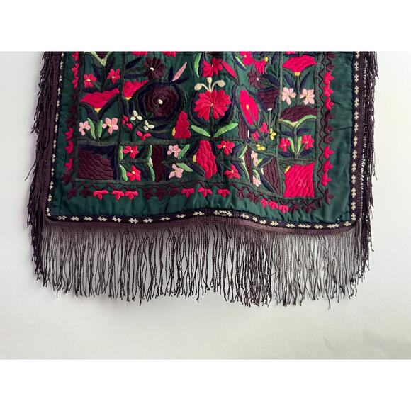 Silk Suzani Hand Embroidered Tapestry Uzbek Tribal Wall Hanging 20th Century - Picture 10 of 15